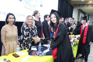 La presidenta Edith Escárcega participó como invitada de honor en la graduación del CBTA 112 en NCG, donde más de 146 estudiantes concluyeron su educación media superior.