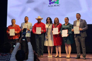 En San Cristóbal de las Casas, el presidente municipal Roberto Lucero fue nombrado vicecoordinador nacional de los Pueblos Mágicos, destacando la transformación de Casas Grandes.