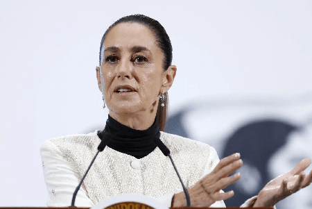 México responde a operativos migratorios de Trump con aumento de recursos en consulados. Sheinbaum exige respeto a derechos de migrantes.