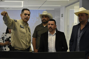El secretario Gilberto Loya supervisó el destacamento policial y el C-7 en Madera, junto a alcaldes de la región, fortaleciendo la estrategia de seguridad en la Sierra Tarahumara de Chihuahua.