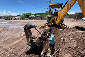 La JMAS de Nuevo Casas Grandes suspendió el servicio de agua potable en Reforma, Ampliación Reforma y La Rinconada por reparación de una fuga en la tubería principal. Personal ya trabaja en la zona.