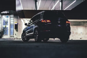 La Volkswagen Tiguan 2025 es una SUV espaciosa, segura y moderna. Ideal para familias mexicanas que buscan comodidad, eficiencia y tecnología, ahora disponible en versión seminueva.