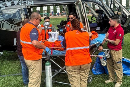 Violento enfrentamiento armado en Madera deja dos policías muertos y un civil herido, quien fue trasladado de emergencia en helicóptero a Cuauhtémoc.