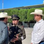 El alcalde de Galeana, Francis Leany, asistió a la toma de protesta del Coronel Juan Luis Hernández Castellanos como nuevo Comandante del 35° Batallón de Infantería, destacando la relevancia del Ejército en la seguridad y el desarrollo de la región noroeste de Chihuahua.