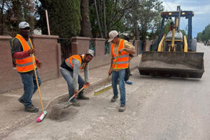El alcalde de Janos, Joel Loya Márquez, impulsa la rehabilitación de vialidades con obras en la calle Agustín Melgar. El proyecto forma parte de un plan integral para mejorar la infraestructura y movilidad urbana en beneficio de la comunidad.