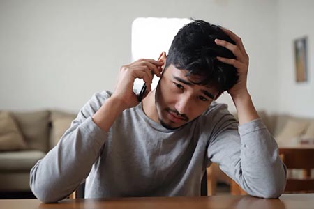 La Policía Cibernética de Chihuahua alertó sobre aplicaciones fraudulentas de préstamos que acceden a información personal para extorsionar usuarios.