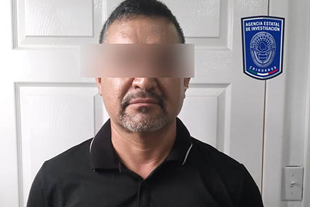 Elementos de la AEI arrestaron a un sujeto de 44 años en Gómez Farías, acusado de causar daños y amenazar a una persona antes de escapar en un Hyundai Sonata.