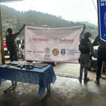 La Célula BOI, en coordinación con Ejército y Guardia Nacional, aseguró un fusil, cargadores y más de 250 cartuchos en Guadalupe y Calvo, tras localizar un punto de halconeo en un cerro.