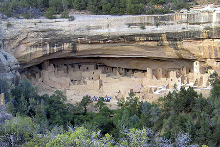 Sequías prolongadas y degradación ambiental provocaron la desaparición de las culturas Sinagua y Anasazi entre los siglos XIII y XV en el suroeste de Estados Unidos.