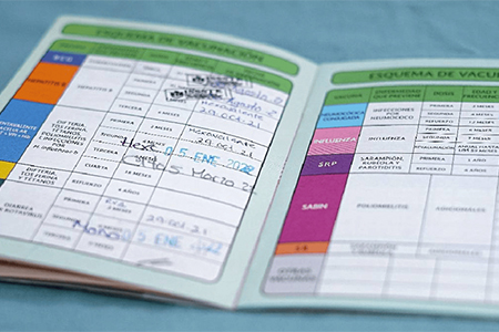 Autoridades de Chihuahua exigen la Cartilla Nacional de Vacunación como requisito obligatorio para el regreso a clases en la región Noroeste, medida que busca proteger a más de 36 mil estudiantes.