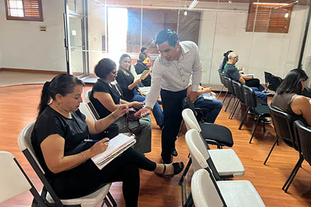 Escuelas y autoridades de Nuevo Casas Grandes afinan detalles para el desfile del 16 de septiembre. Se busca una conmemoración organizada y representativa del aniversario de la Independencia.