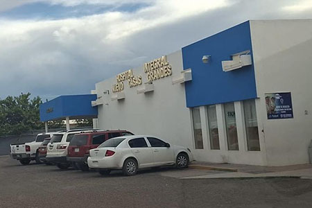Dos hombres heridos por arma blanca fueron ingresados al Hospital Integral de NCG; autoridades ya investigan el caso ocurrido en Casas Grandes.