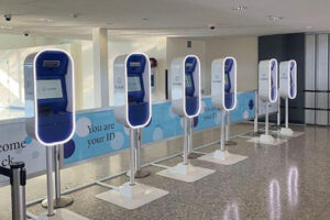 EE.UU. instala controles biométricos en aeropuertos clave para agilizar el tránsito de pasajeros ante el Mundial 2026 que compartirá con México y Canadá.