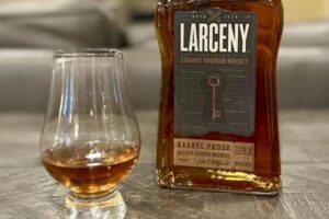 El Beverage Testing Institute 2025 nombró al Larceny Barrel Proof A125 como el mejor whisky borbón de Estados Unidos, con 97 puntos de calificación.