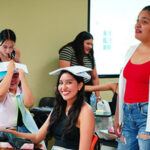 El Campus Nuevo Casas Grandes de la UACJ inició clases este 4 de agosto con estudiantes de reingreso y nuevo ingreso en diversas licenciaturas.