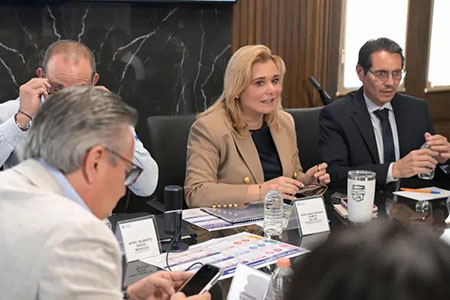 Maru Campos revisó avances con su gabinete en la estrategia contra el sarampión, con 431 mil vacunas aplicadas y meta de inmunizar a 28 mil infantes en Chihuahua.