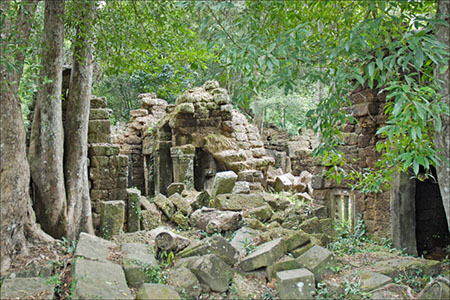 Una ciudad del Imperio Khmer fue descubierta en Camboya mediante LiDAR. Se revelaron templos, canales y redes de caminos ocultas bajo la jungla pertenecientes a Mahendraparvata.