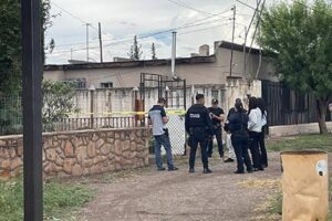 Un hombre de 82 años identificado como Rubén P. T. fue hallado sin vida en un domicilio de la avenida Abraham González en la zona centro de Nuevo Casas Grandes.