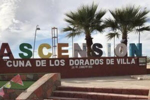 Autoridades de Ascensión localizaron sin vida a un hombre de 68 años en su domicilio. Presentaba una herida por proyectil de arma de fuego y se investiga un posible suicidio.