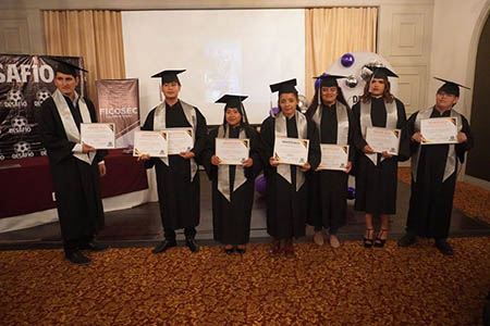 Con gran orgullo se celebró la graduación de la cuarta generación de Desafío Nuevo Casas Grandes, jóvenes que concluyeron la capacitación en Auxiliar Administrativo Contable y ahora cuentan con mejores herramientas para integrarse al ámbito laboral y crecer profesionalmente.