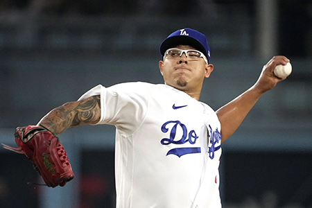 Julio Urías regresa al béisbol profesional con los Tomateros de Culiacán. El lanzador fue convocado a la pretemporada 2025-2026 de la Liga ARCO Mexicana del Pacífico.