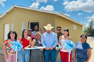 El alcalde Francis Leany inauguró la rehabilitación de los baños públicos en La Angostura, Galeana. Descubre cómo esta obra, financiada por el FODESEM, mejora la calidad de vida y los espacios deportivos de la comunidad.