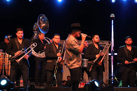 Luis Alfonso Partida “El Yaki” ofreció un concierto inolvidable en la Feria NCG 2025, acompañado por Los Irreverentes y JUANMA en el Lienzo Charro.
