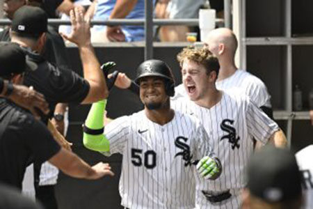 Los Yanquis de Nueva York derrotaron 10-4 a los Medias Blancas de Chicago con jonrones de Bellinger, Grisham y Chisholm, logrando su quinta victoria consecutiva en Grandes Ligas.