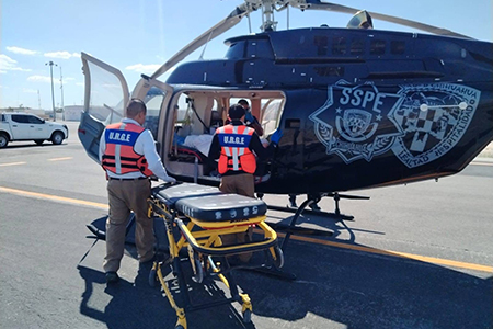 Un operativo aéreo de emergencia trasladó a una joven madre de Nuevo Casas Grandes a Ciudad Juárez tras sufrir complicaciones graves de salud.