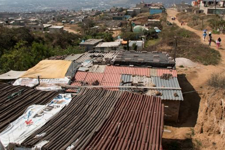 En ocho años, Chihuahua redujo su nivel de pobreza de 30.7% a 15.1%, según cifras oficiales. Este avance refleja el impacto positivo de políticas sociales y crecimiento económico.