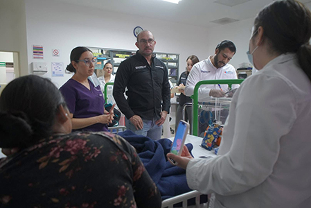 El Secretario de Salud de Chihuahua, Gilberto Baeza, visitó el Hospital Integral de Nuevo Casas Grandes para conocer necesidades del personal y pacientes, reforzando el compromiso del Gobierno con la atención médica en la región noroeste.