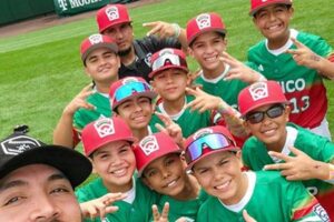 Swing Perfecto terminó su sueño en las Ligas Pequeñas al perder 6-0 frente a Japón. El equipo chihuahuense representó a México con entrega y recibió el respaldo de familias y aficionados.