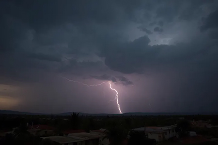 El clima en Nuevo Casas Grandes presentará días soleados seguidos por lluvias y tormentas. Las autoridades recomiendan extremar precauciones por los cambios bruscos de temperatura y la posibilidad de inundaciones.