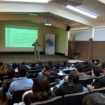 El 35 Batallón de Infantería impartió pláticas en el ITSNCG para prevenir el consumo de drogas, en coordinación con COPARMEX, fomentando valores y conciencia cívica en los estudiantes.