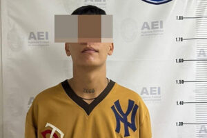 La Agencia Estatal de Investigación detuvo en Nuevo Casas Grandes a Edwin Martin F. E., de 18 años, presunto responsable de robo agravado. Fue puesto a disposición del Juez de Control del Distrito Judicial Galeana.