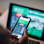 La SSPE alerta sobre fraudes en la supuesta venta de boletos del Mundial 2026. Ciberdelincuentes usan sitios falsos y mensajes con “preventas exclusivas”. Compra solo en canales oficiales, activa alertas bancarias y reporta dudas a la Policía Cibernética en Chihuahua.