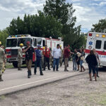 Bomberos de Nuevo Casas Grandes acudieron a Colonia Juárez con víveres y equipo tras el desbordamiento del río Piedras Verdes que dejó a familias en riesgo.