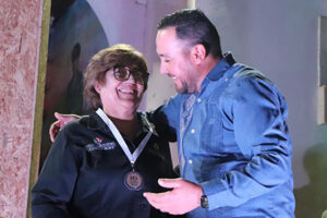 Casas Grandes celebró su 10° aniversario como Pueblo Mágico con un conversatorio, reconocimientos y presentaciones artísticas. La comunidad destacó su orgullo e identidad.
