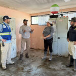 Tras la inundación en Colonia Juárez, continúan las labores de limpieza y apoyo a familias afectadas. El alcalde Roberto Lucero llamó a la solidaridad de empresarios y ciudadanía.