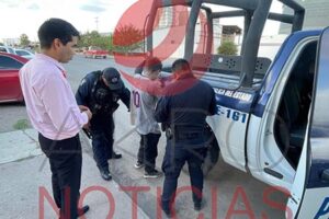 Un joven fue detenido en Nuevo Casas Grandes tras presuntamente provocar un incendio en los juegos de la Macroplaza; la Fiscalía ya investiga.
