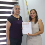 Edith Escárcega entregó un apoyo de 10 mil pesos a La Gaviota en Nuevo Casas Grandes para que su personal participe en capacitaciones de Fechac.