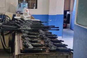 En un operativo sorpresivo, la Policía Estatal desarmó a los cuerpos municipales de Namiquipa y Matachí por inconsistencias en el armamento. La población exige claridad.