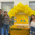 Estudiantes de Pedagogía de la UPNECH en Chihuahua lanzan una campaña por el Día Mundial de la Prevención del Suicidio, fomentando el diálogo y la empatía entre jóvenes universitarios con mensajes positivos y moños amarillos. Un acto de solidaridad y conciencia.