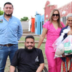La alcaldesa Edith Escárcega entregó despensas a 40 familias de colonias periféricas de Nuevo Casas Grandes como parte de programas sociales.
