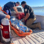 Hombre es rescatado con vida por bomberos en la Laguna Fierro Noticias