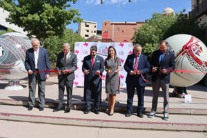 En el Arts Festival Plaza de El Paso fue inaugurada la exhibición “Esferas Monumentales de Mata Ortíz”, con obras de artesanos chihuahuenses. La muestra permanecerá abierta hasta el 10 de octubre.