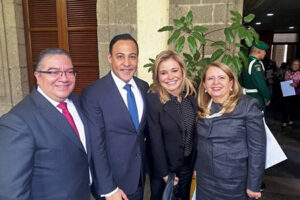 La gobernadora de Chihuahua, Maru Campos, asistió al primer informe de Gobierno de la presidenta Claudia Sheinbaum en Palacio Nacional, donde también dialogó con legisladores y nuevos integrantes del Poder Judicial.