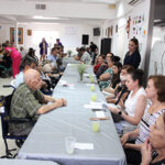 Con motivo del Día de los Abuelos, Edith Escárcega convivió con adultos mayores en el Asilo Amigo Omar. Hubo música en vivo, pastel y emotivos momentos con familiares y nietos que entregaron cartas llenas de afecto a los residentes.