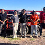 El presidente seccional de Puerto Palomas, Gustavo Soto, encabezó la entrega de alimentos, ropa y apoyos económicos a familias de Colonia Juárez afectadas por la reciente inundación, con el respaldo de voluntarios, bomberos e instituciones educativas.