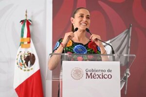 La presidenta Claudia Sheinbaum anunció que la carretera Bavispe–Casas Grandes quedará lista en diciembre, beneficiando a comunidades de Chihuahua y Sonora con mayor conectividad y desarrollo económico.